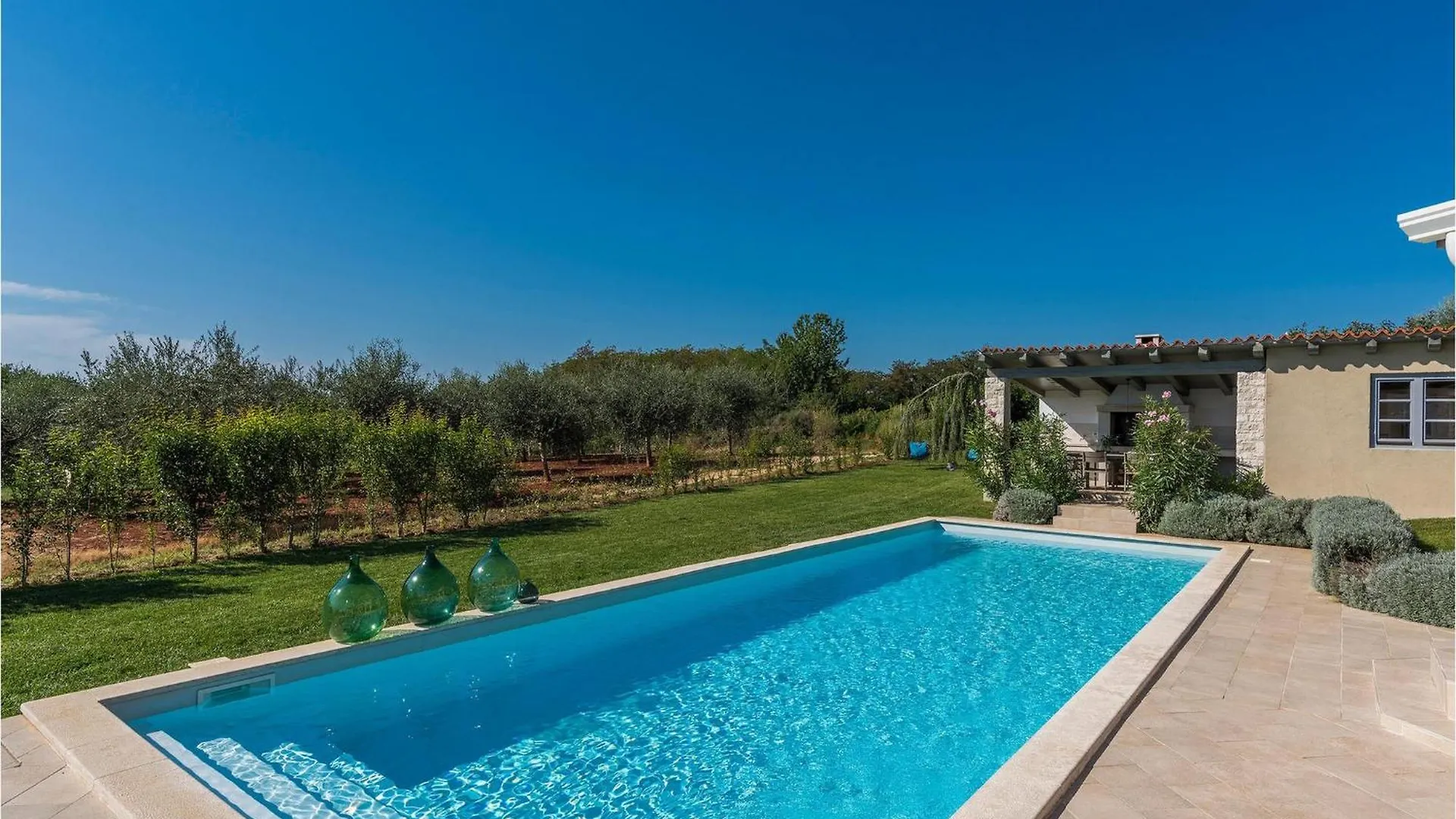 Villa Corinne Stuti Holiday home