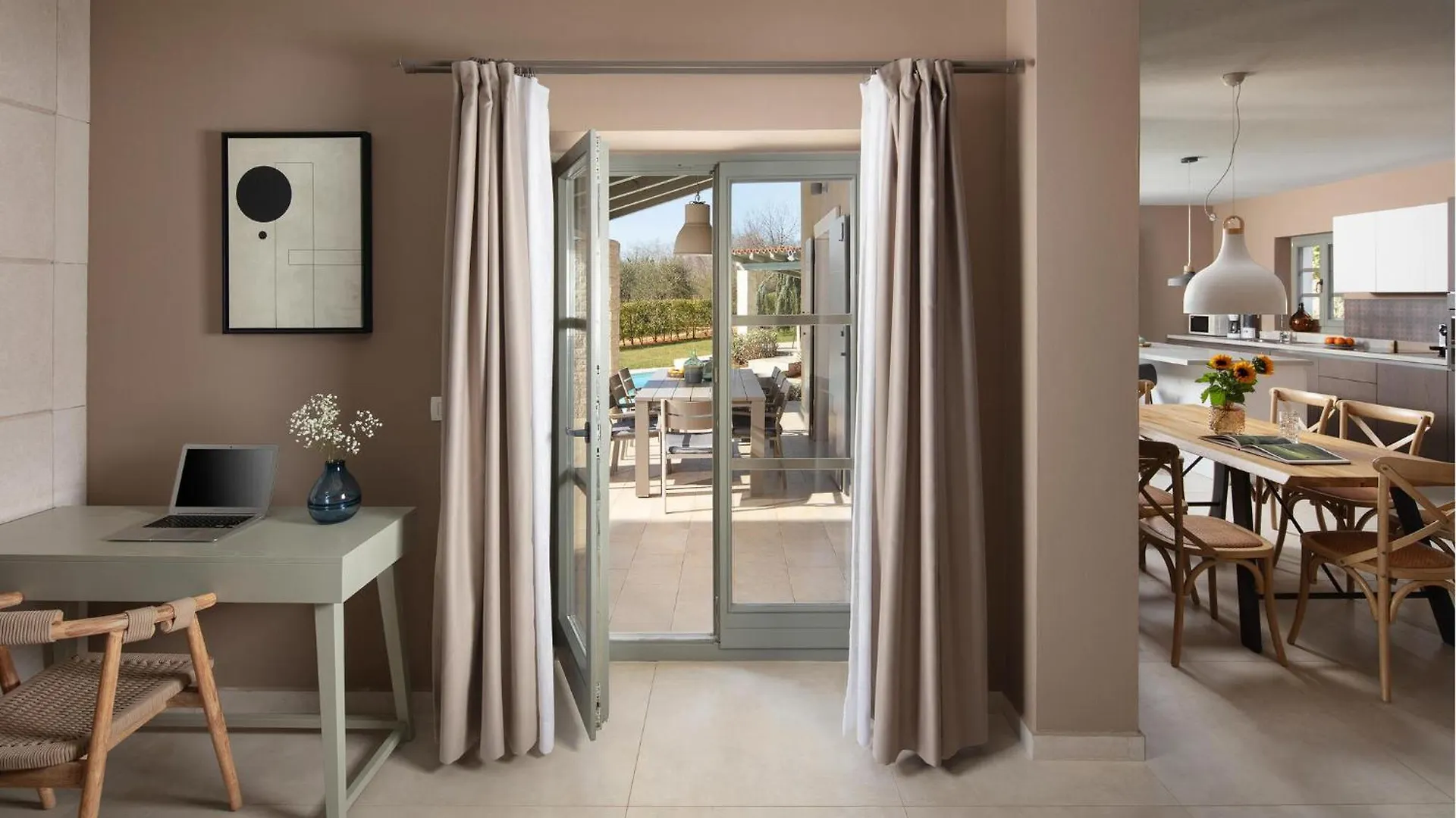 Villa Corinne Stuti 0*,