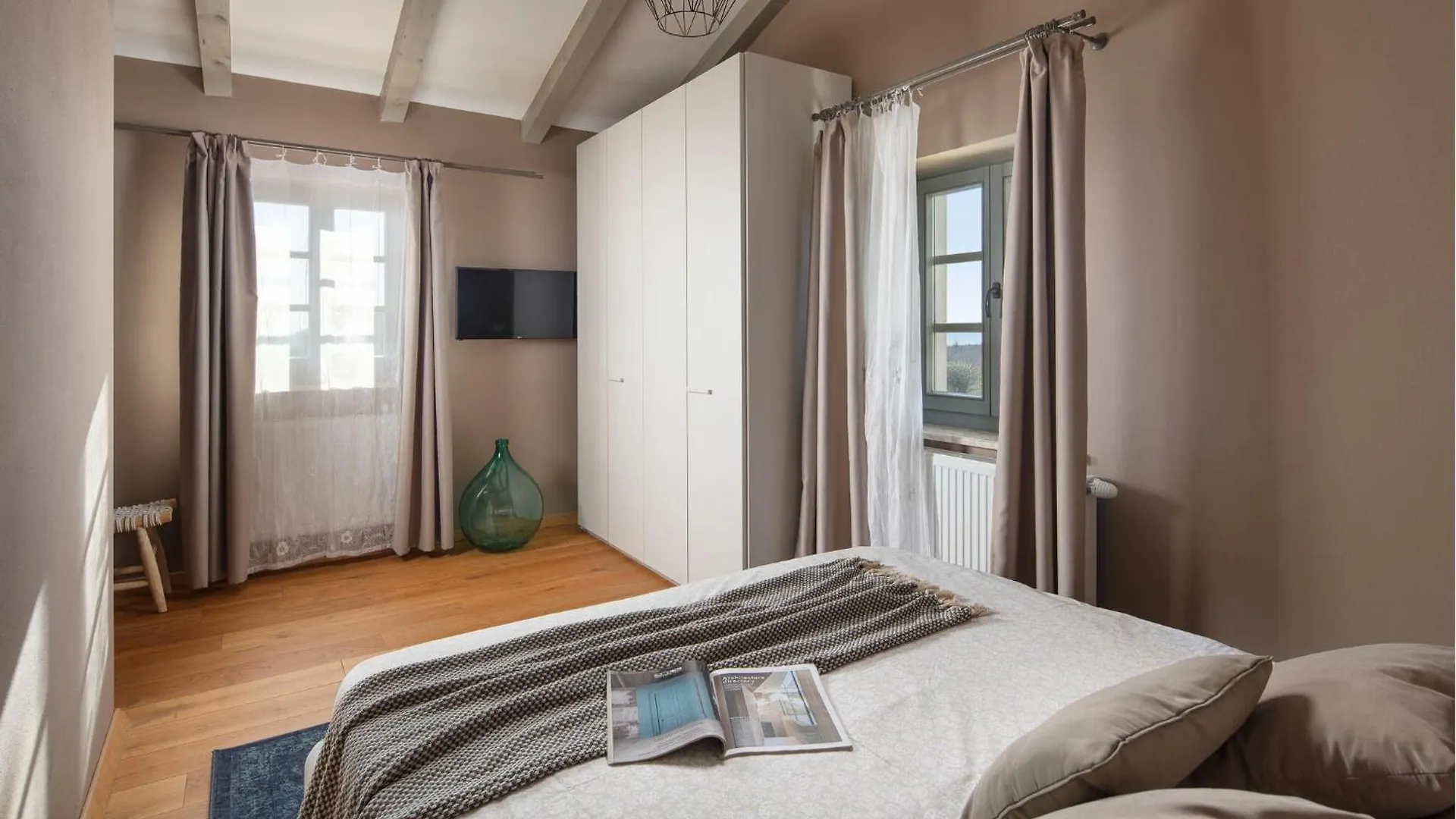 Villa Corinne Stuti Holiday home